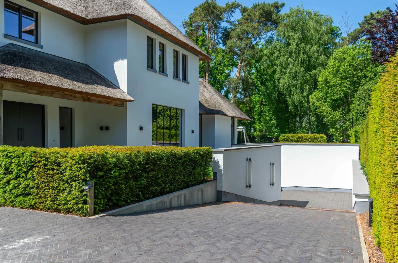 Dikke villa met porsche